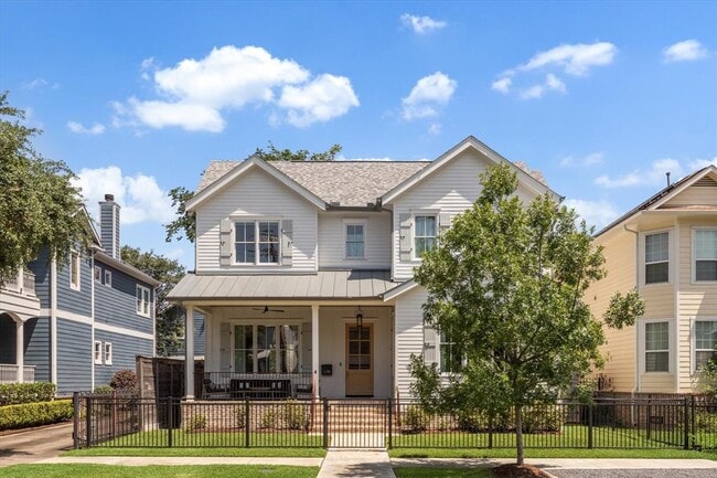 property at 639 E 10th St