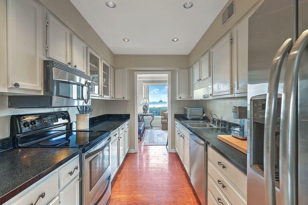 238 Broad St in Newark, NJ - Building Photo
