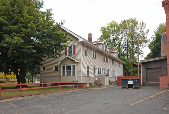 917 Monroe Ave in Rochester, NY - Building Photo - Building Photo