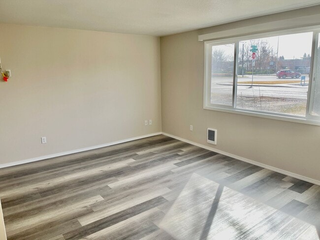 225 E Westview Ave in Spokane, WA - Building Photo - Building Photo