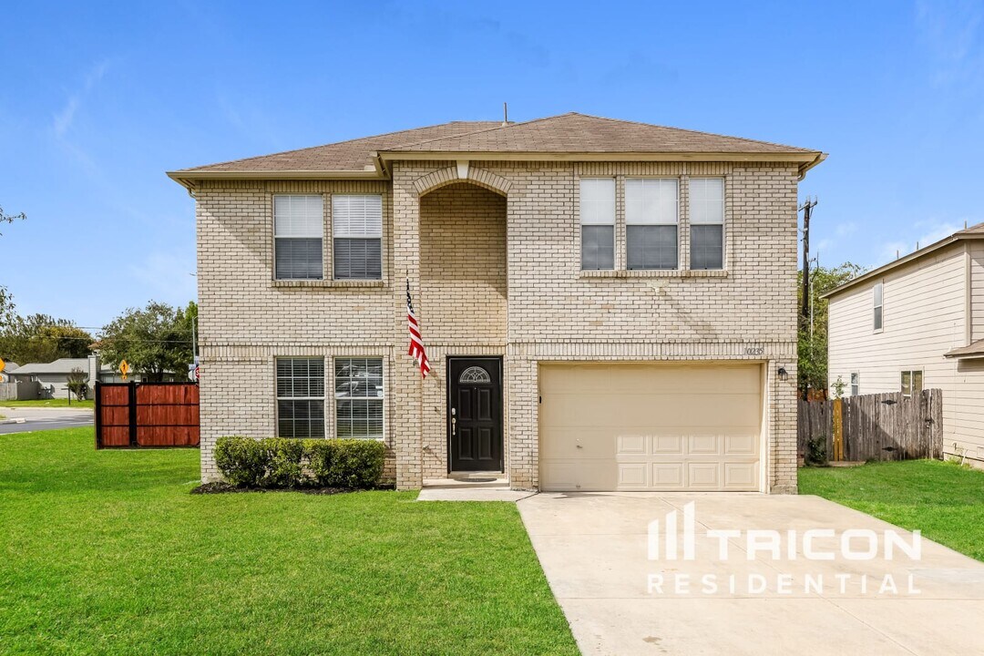 10235 Shady Meadows in San Antonio, TX - Building Photo