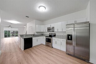 2267 Cordoba Bend in Weston, FL - Building Photo