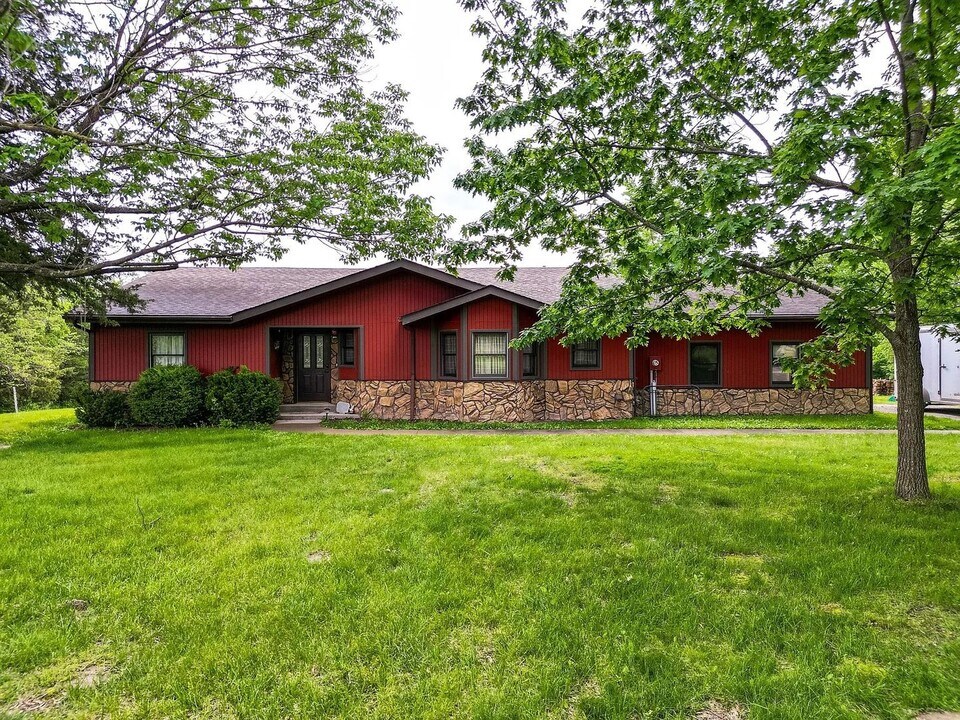 6050 S Sinclair Rd in Columbia, MO - Building Photo
