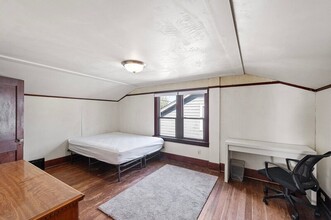5016 7th Ave NE in Seattle, WA - Building Photo - Building Photo