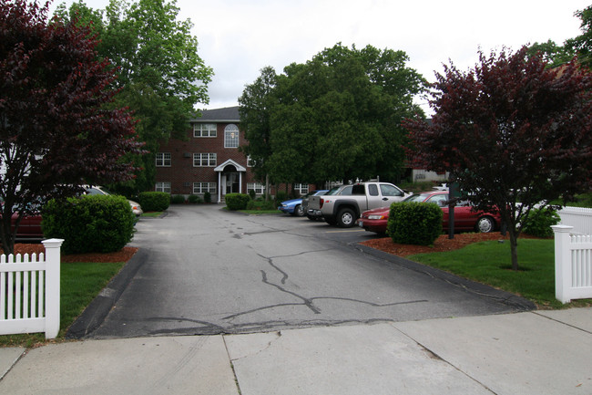 Arlington Arms Apartments in Nashua, NH - Building Photo - Building Photo