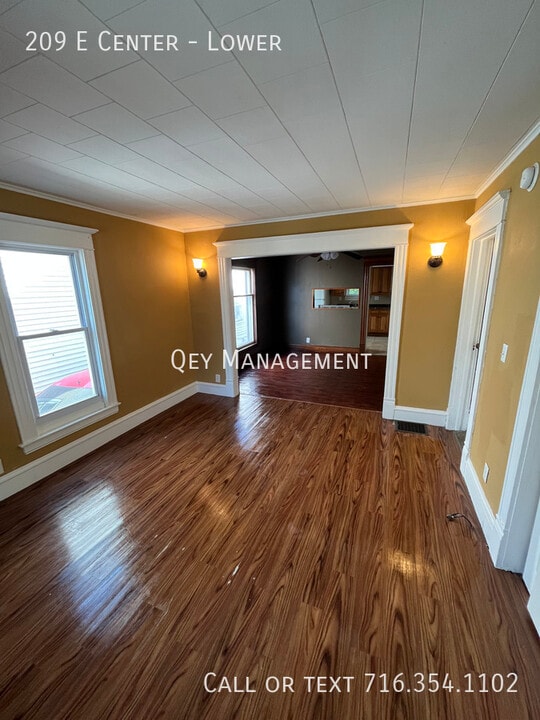 209 E Center St-Unit -Lower in Medina, NY - Building Photo