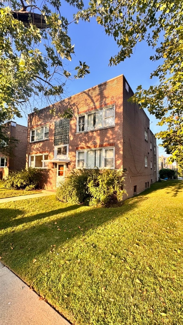 property at 5501 N California Ave