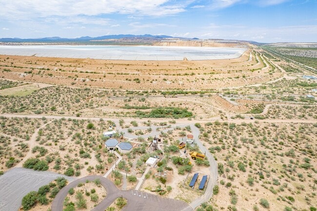 1524 N Paseo La Tinaja in Green Valley, AZ - Foto de edificio - Building Photo