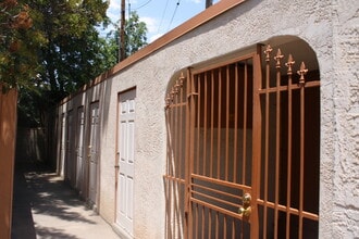 Large quiet two bedroom in Albuquerque, NM - Building Photo - Interior Photo