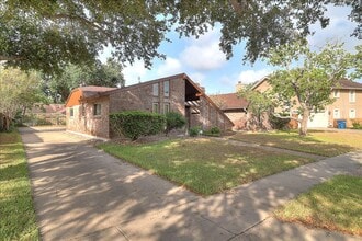 5530 Tahoe Cir in Corpus Christi, TX - Foto de edificio - Building Photo