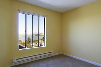 1201 Glen Cove Pky, Unit 1713 in Vallejo, CA - Foto de edificio - Building Photo