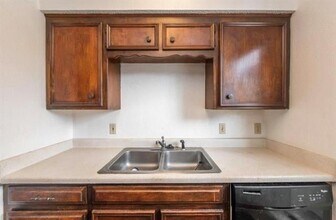 2200 Westmoor Pl in Arlington, TX - Building Photo - Building Photo