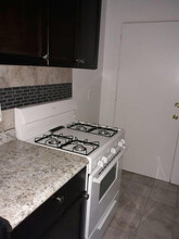 1321 W Estes Ave, Unit ONE BED in Chicago, IL - Building Photo - Building Photo