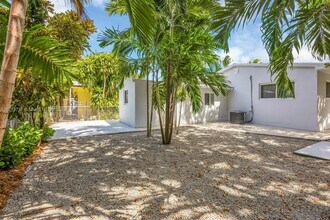 3445 SW 23rd Terrace in Miami, FL - Building Photo - Building Photo