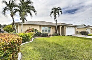 2806 SW 38th Terrace in Cape Coral, FL - Building Photo