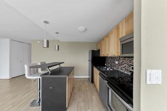 655 W Irving Park Rd in Chicago, IL - Building Photo - Building Photo