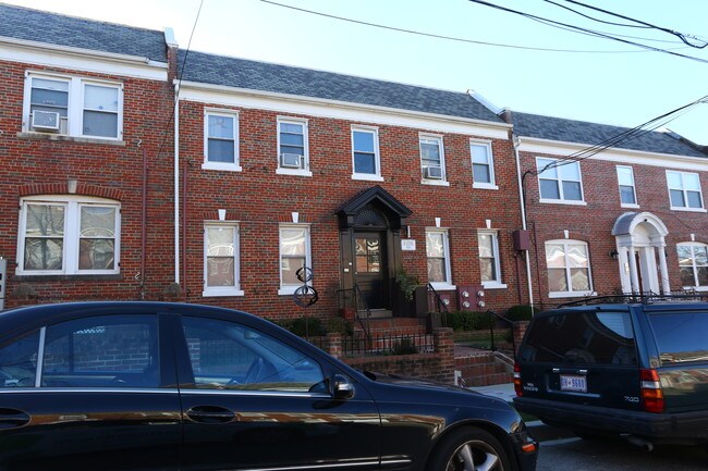 1321 Adams St NE
