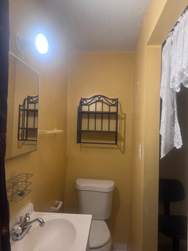 6560 Grant Ct in Hollywood, FL - Foto de edificio - Building Photo