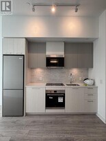10 Oak St in Toronto, ON - Building Photo