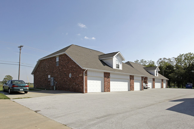 Canterbury Town Homes in Ozark, MO - Building Photo - Building Photo