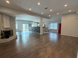 306 Flora Vista Dr in Webster, TX - Building Photo