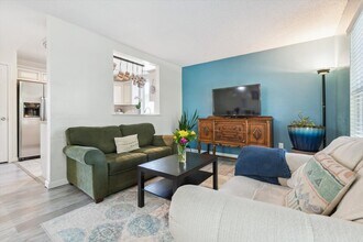 4001 S Flanders Way in Aurora, CO - Building Photo - Building Photo