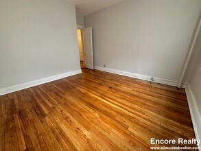 1450 Commonwealth Ave, Unit #25 in Boston, MA - Foto de edificio - Building Photo