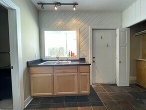 933 E Front St in Traverse City, MI - Building Photo - Building Photo