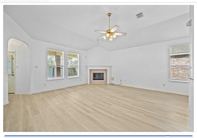 4815 Plum Forest Rd in Houston, TX - Building Photo - Building Photo