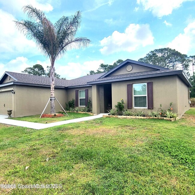 451 Alameda SE Ave in Grant Valkaria, FL - Foto de edificio - Building Photo