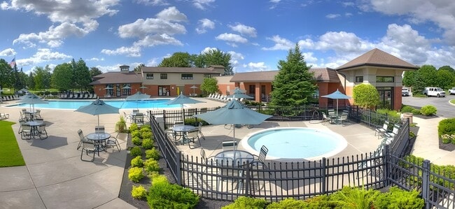 Rustic Village in Rochester, NY - Foto de edificio - Building Photo