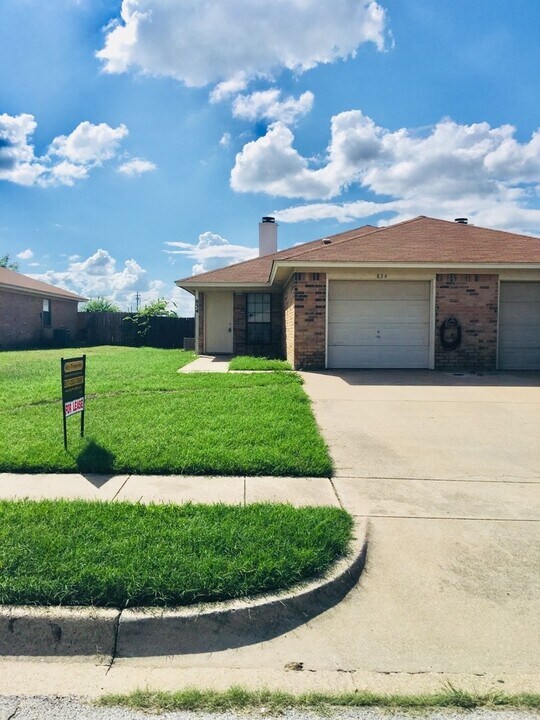 834 White Rock St in Saginaw, TX - Building Photo