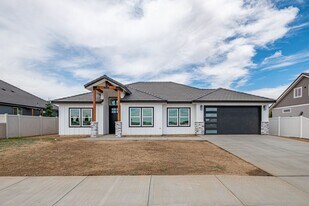 711 L St SW in Quincy, WA - Building Photo