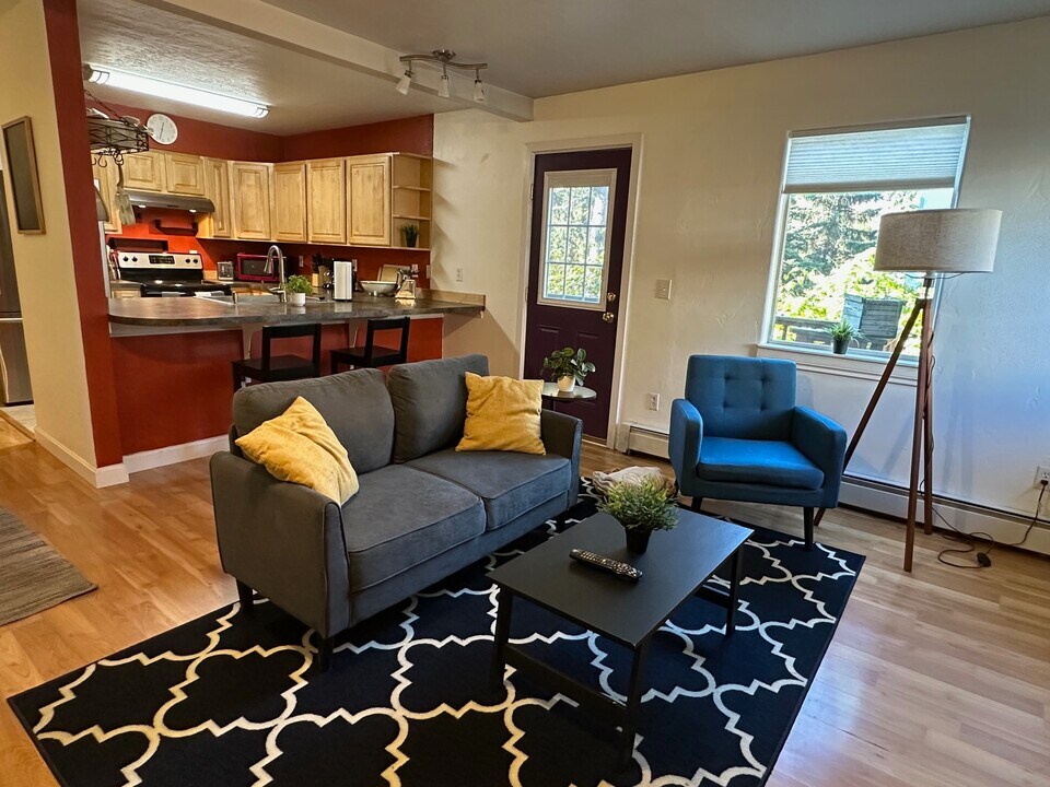 328 E 15th Ave, Unit 6 in Anchorage, AK - Foto de edificio