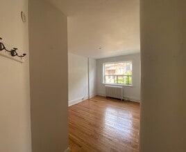 2451 Queen St E in Toronto, ON - Building Photo - Building Photo