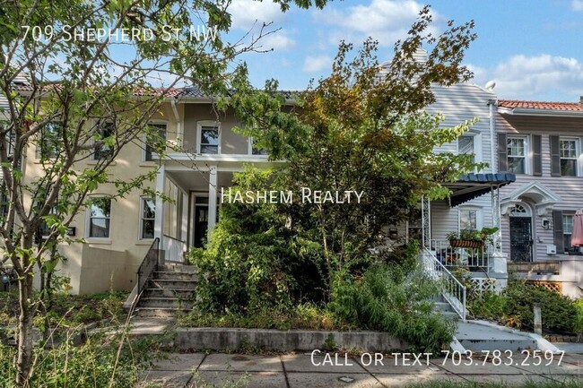 709 Shepherd St NW in Washington, DC - Foto de edificio - Building Photo