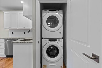 376 Arnolds Neck Dr, Unit 2l in Warwick, RI - Building Photo - Building Photo