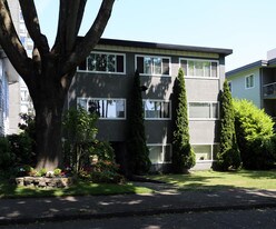 2355 W 3rd Ave in Vancouver, BC - Building Photo