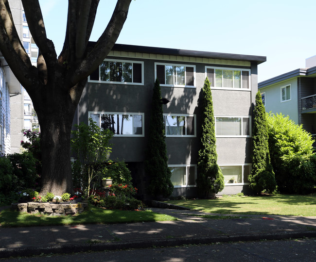 2355 W 3rd Ave in Vancouver, BC - Building Photo - Primary Photo