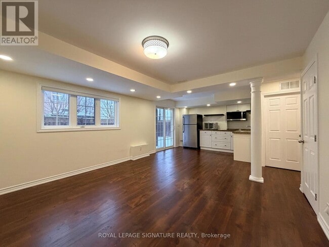 331 Spruce Grove Crescent in Newmarket, ON - Building Photo - Building Photo