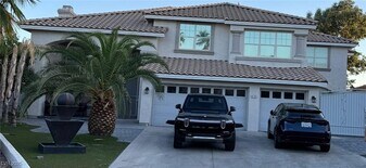 8735 W Knollmist Dr in Las Vegas, NV - Building Photo