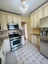 51 Howard Pkwy in New Rochelle, NY - Building Photo - Building Photo