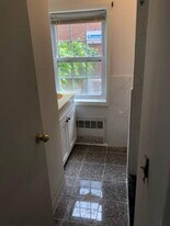 43-75-75 163rd St in Queens, NY - Building Photo