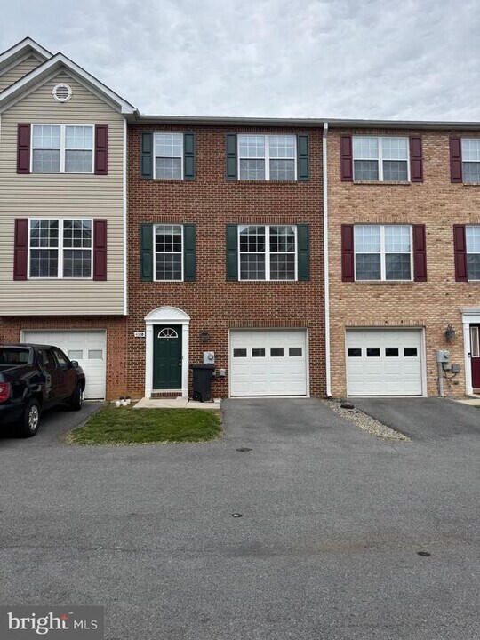 433 W Baltimore St in Greencastle, PA - Building Photo