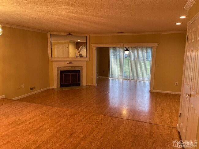 11 Bristol Dr in North Brunswick, NJ - Building Photo - Building Photo