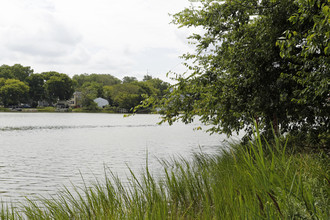 Hampton River Villas in Hampton, VA - Foto de edificio - Building Photo