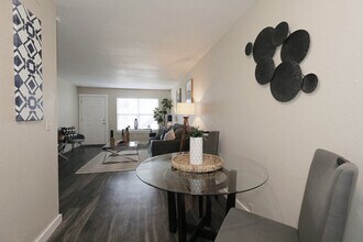Bennett Pointe in Edmond, OK - Building Photo - Building Photo