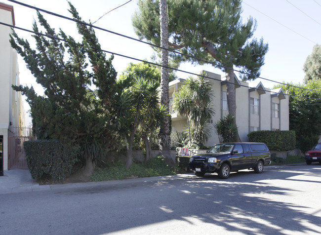 11168 Acama St in North Hollywood, CA - Foto de edificio - Building Photo