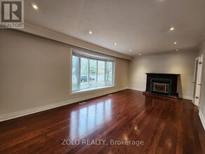 3 Cabot Ct in Aurora, ON - Building Photo - Building Photo