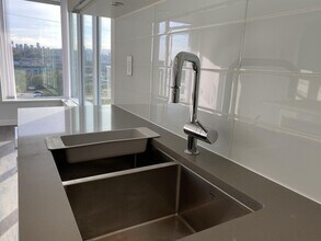 2388 Madison Ave in Burnaby, BC - Building Photo - Building Photo